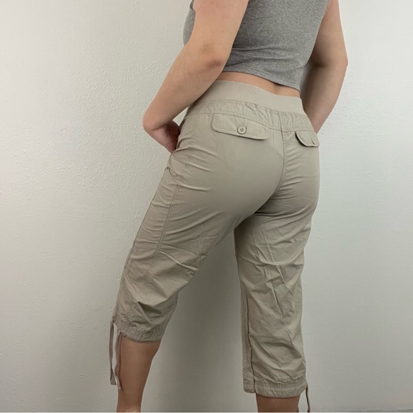 NEW YORK & CO. Y2K Khaki Beige Mid Rise Lightweight Cropped Capri Cargo Pants - Picture 3 of 14